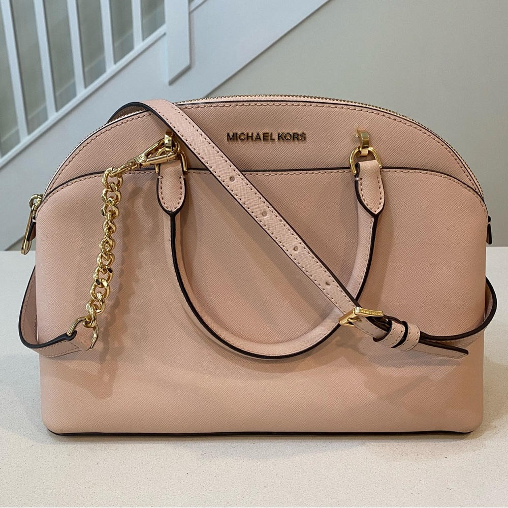 Michael Kors Satchel with removable strap and gold hardware in light pink